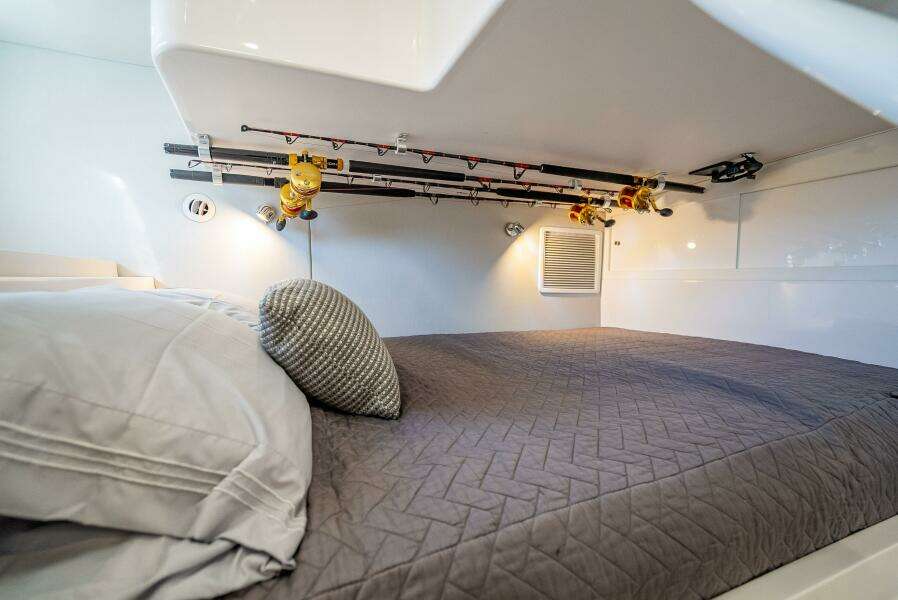 2020 Intrepid 407 Cuddy