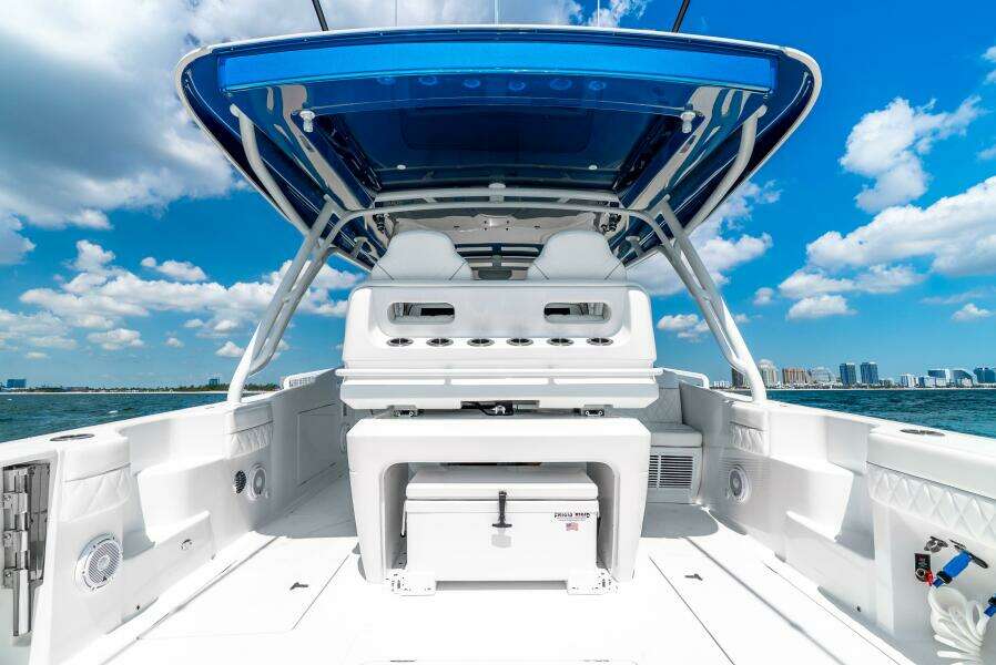 2025 Intrepid 41 Valor