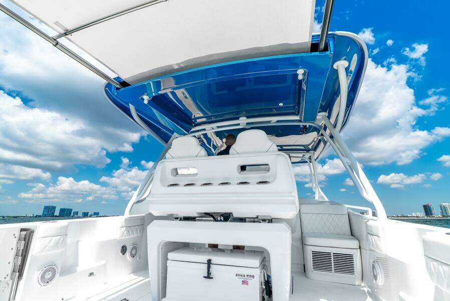 2025 Intrepid 41 Valor