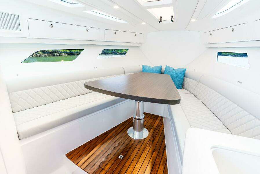 2025 Intrepid 41 Valor