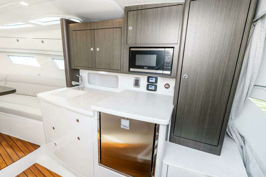 2025 Intrepid 41 Valor