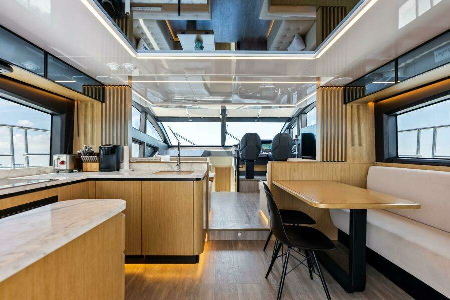 SALON LOOKING FORWARD 