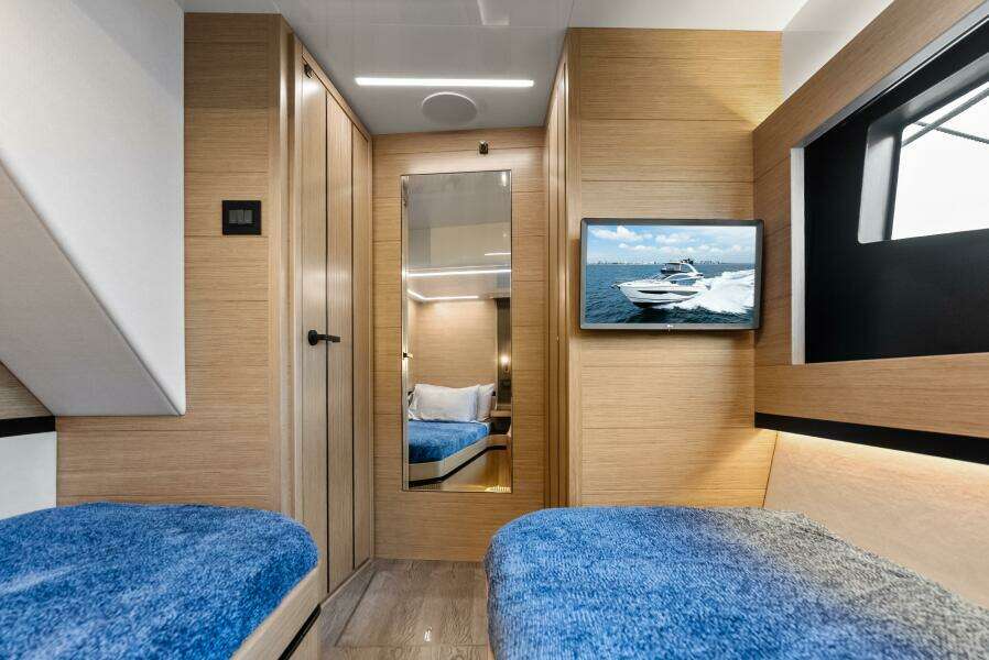 DOUBLE STATEROOM PORT 