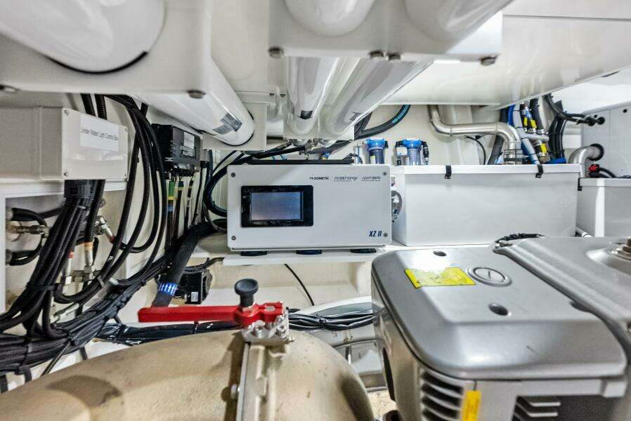 DOMETIC AIR CONDITIONING UNIT