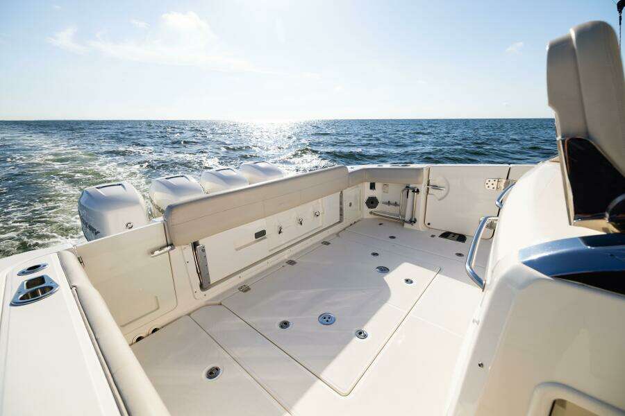 2021 Boston Whaler 420 Outrage