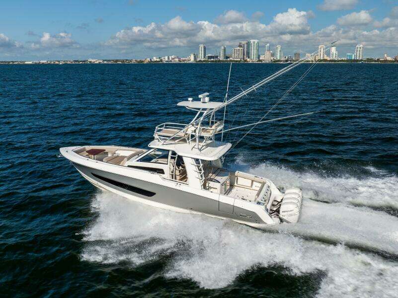 2021 Boston Whaler 420 Outrage