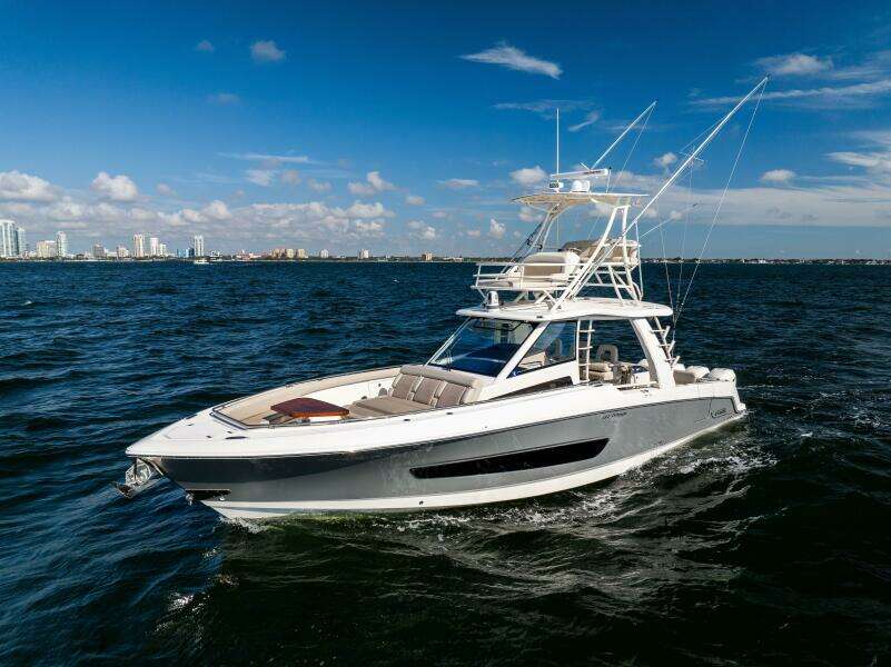 2021 Boston Whaler 420 Outrage