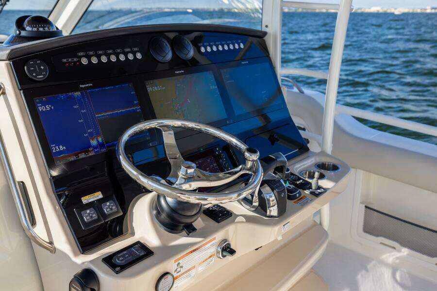 2021 Boston Whaler 420 Outrage
