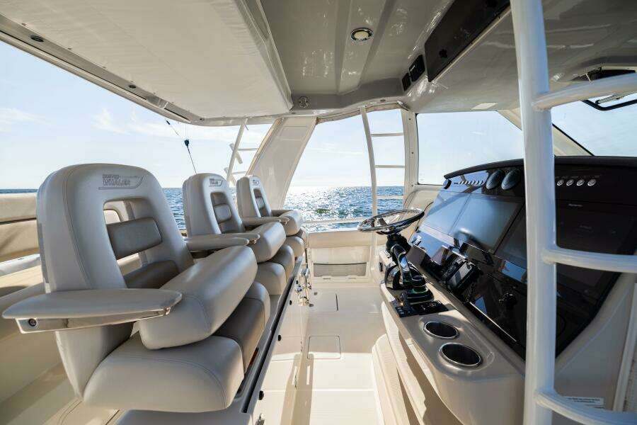2021 Boston Whaler 420 Outrage