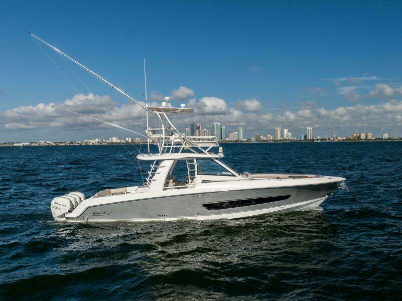 2021 Boston Whaler 420 Outrage