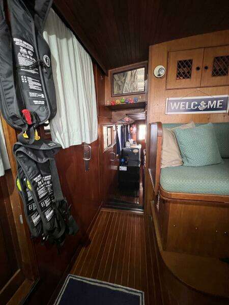 1981 Sea Ranger 45 Raised Pilot House