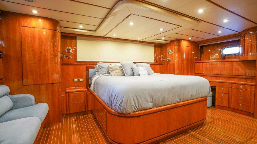 2001 Motor Yacht 82MY