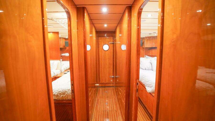 2001 Motor Yacht 82MY