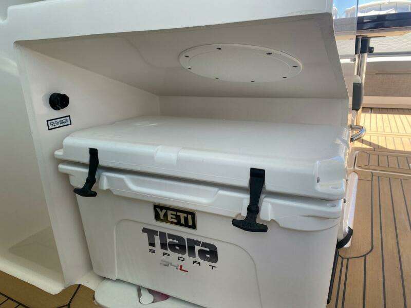 2019 Tiara Yachts 34LX