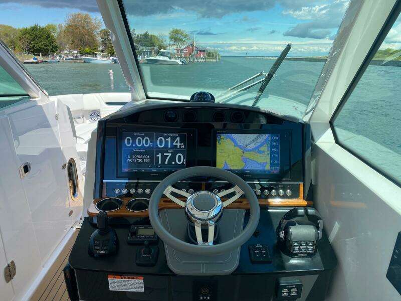 2019 Tiara Yachts 34LX