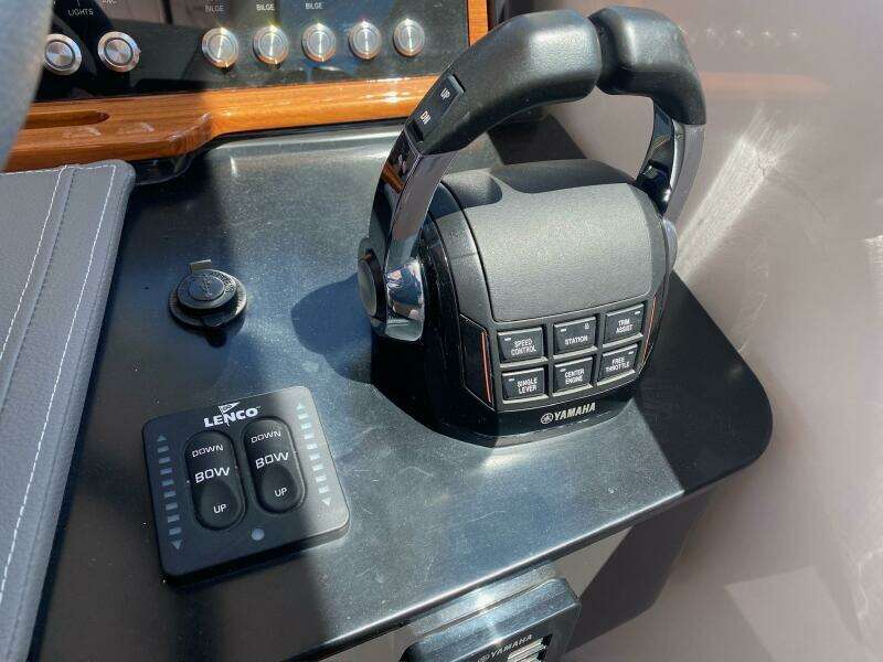 2019 Tiara Yachts 34LX