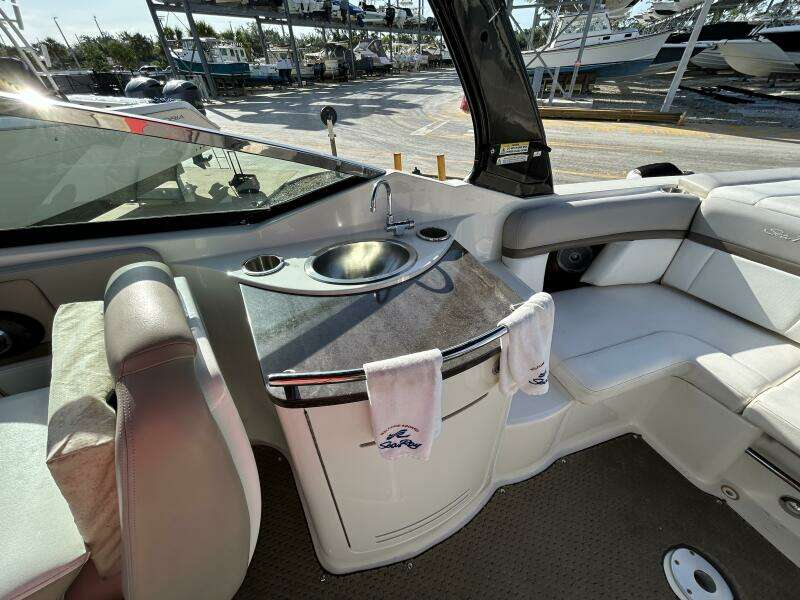 2013 Sea Ray 270 SLX