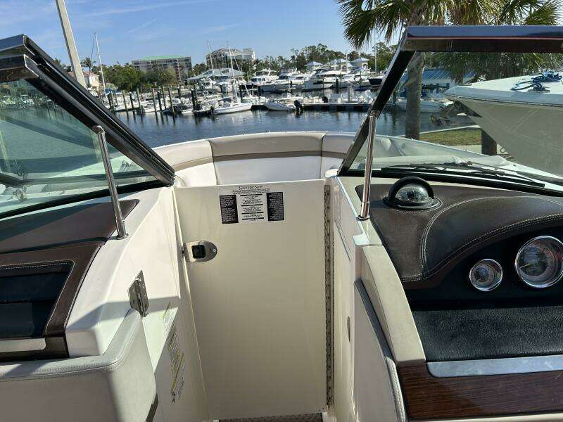 2013 Sea Ray 270 SLX