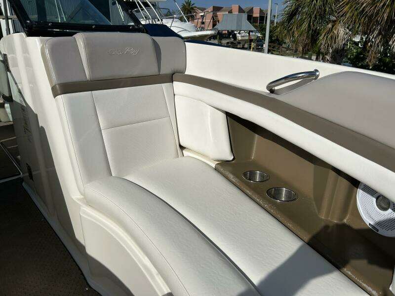 2013 Sea Ray 270 SLX