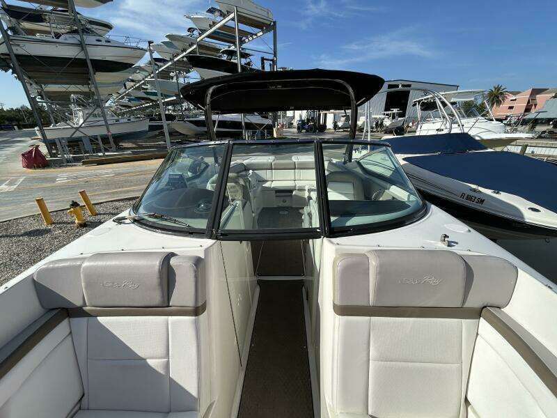 2013 Sea Ray 270 SLX