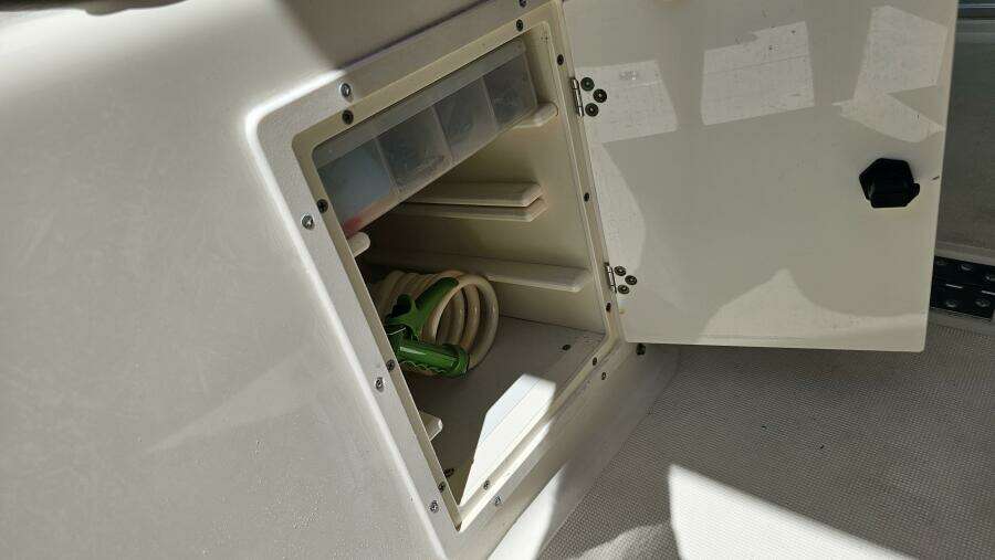 2004 Pursuit 3070 Offshore Express