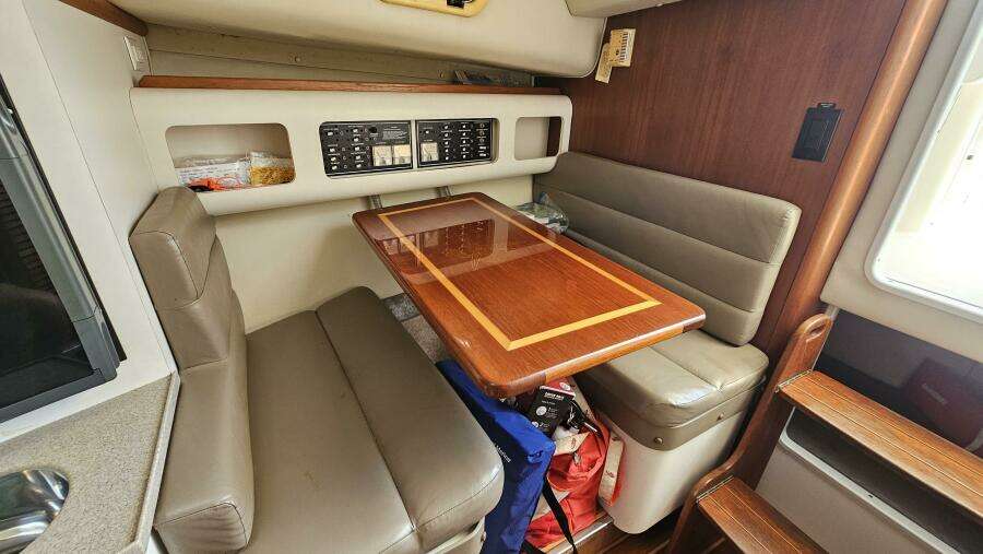 2004 Pursuit 3070 Offshore Express
