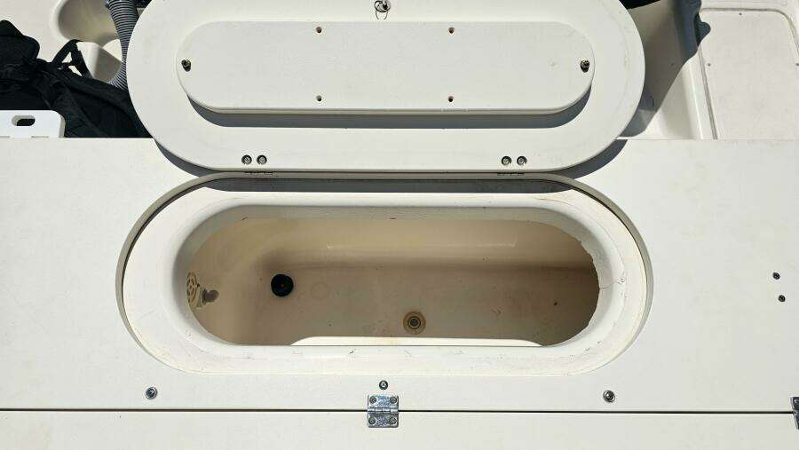 2004 Pursuit 3070 Offshore Express