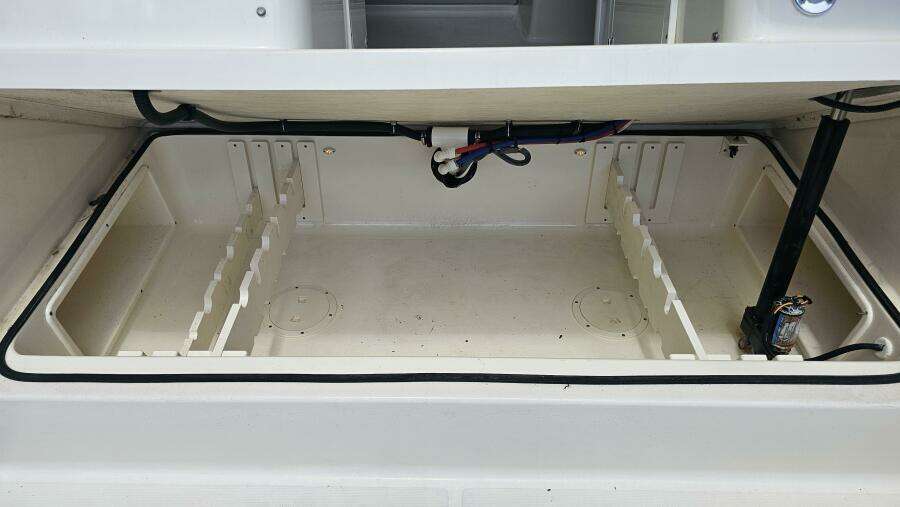 2004 Pursuit 3070 Offshore Express