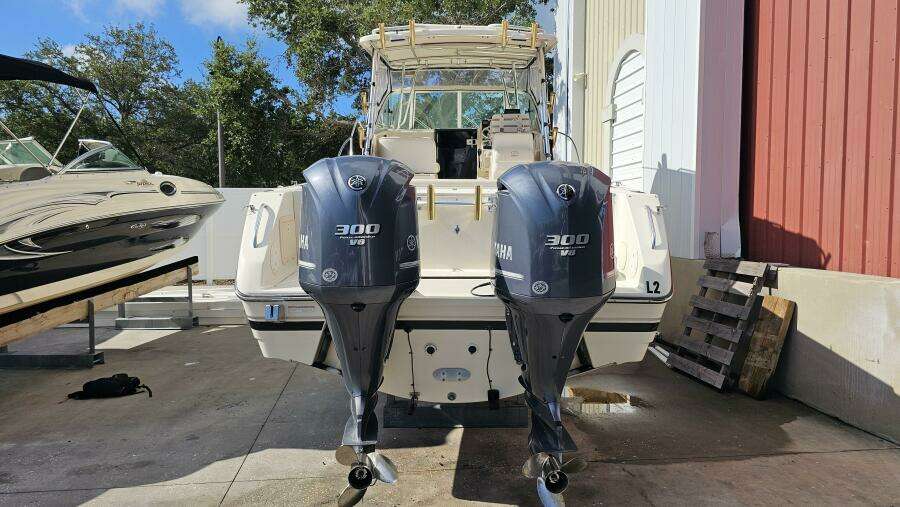 2004 Pursuit 3070 Offshore Express