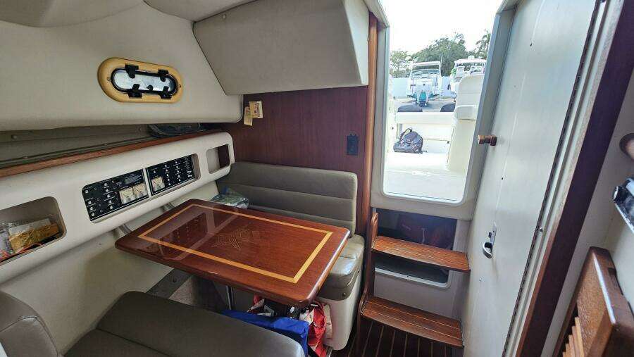 2004 Pursuit 3070 Offshore Express