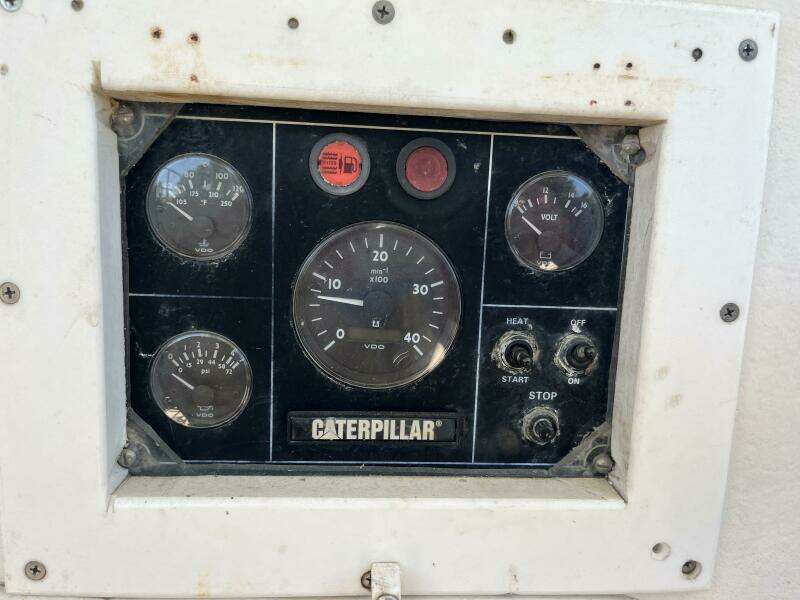28' Ellis Lobster engine gauges