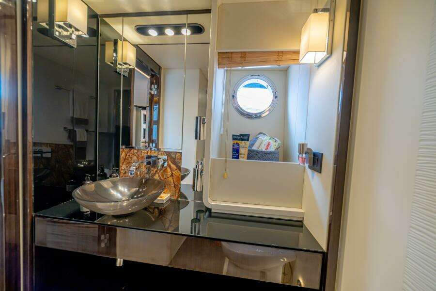 2017 Azimut 77 "Carpe Diem"