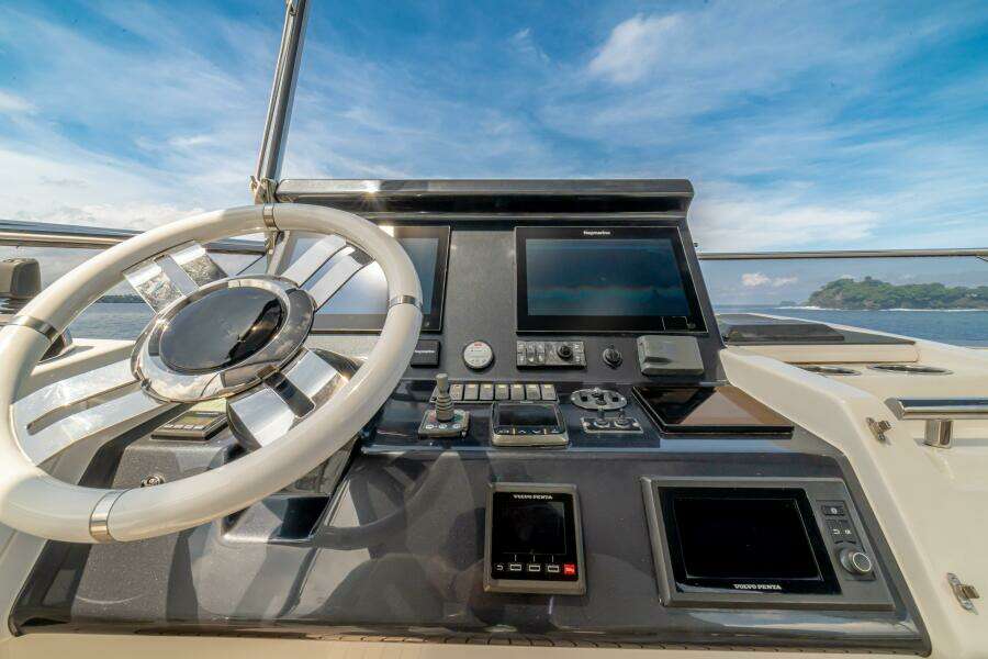 2017 Azimut 77 "Carpe Diem"