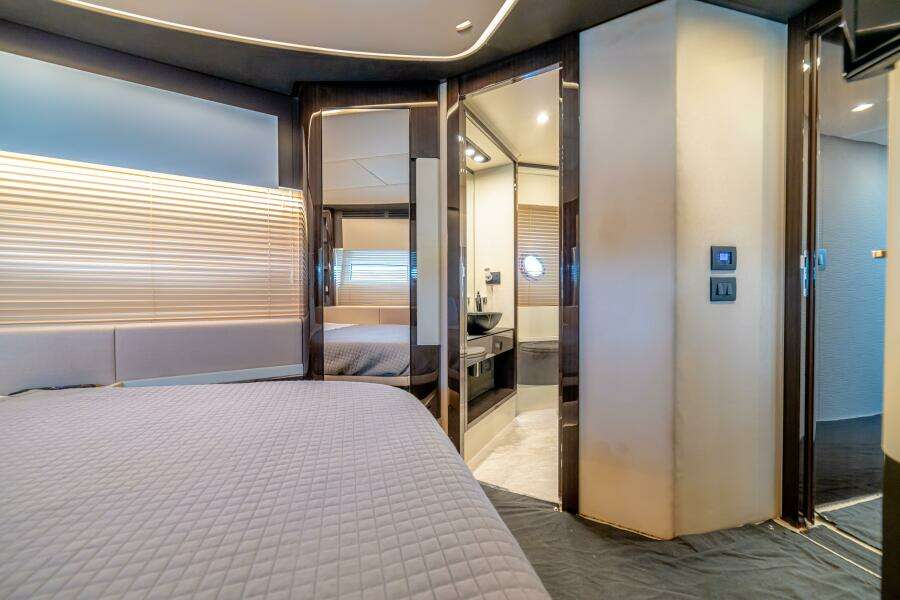 2017 Azimut 77 "Carpe Diem"