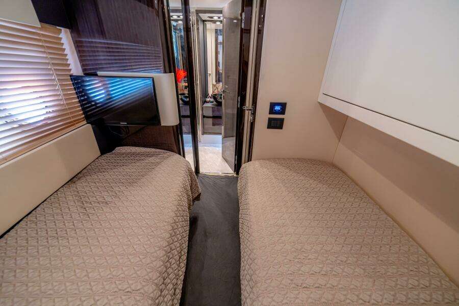 2017 Azimut 77 "Carpe Diem"