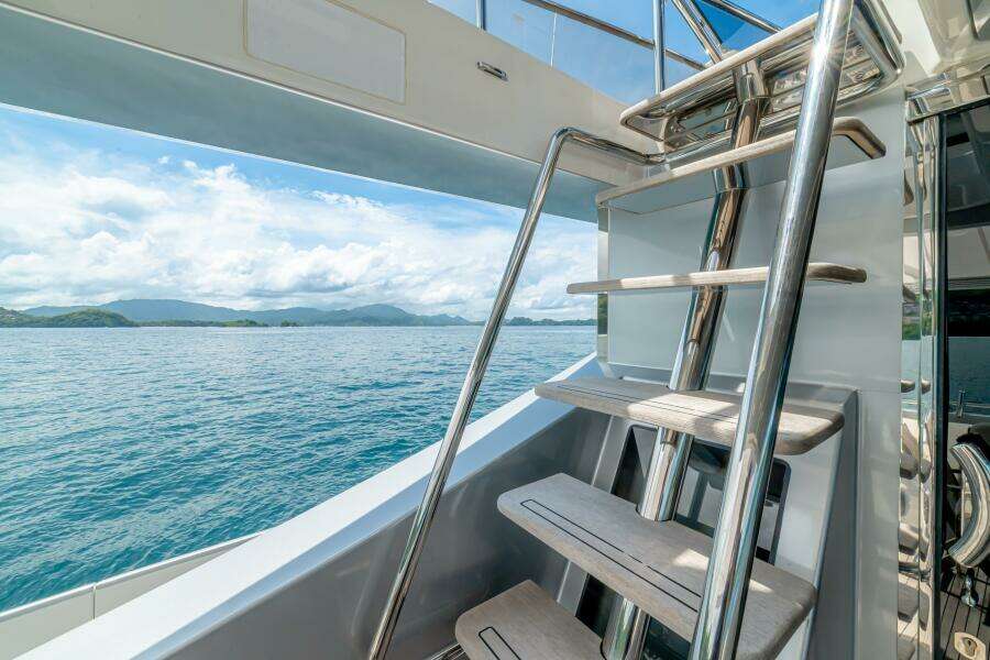 2017 Azimut 77 "Carpe Diem"