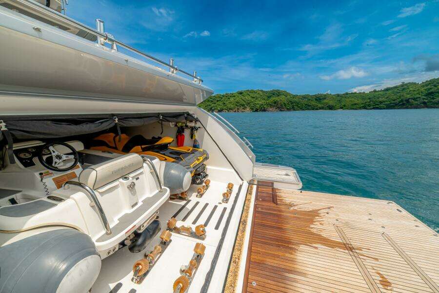 2017 Azimut 77 "Carpe Diem"