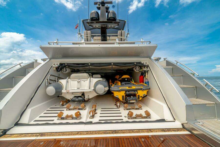 2017 Azimut 77 "Carpe Diem"