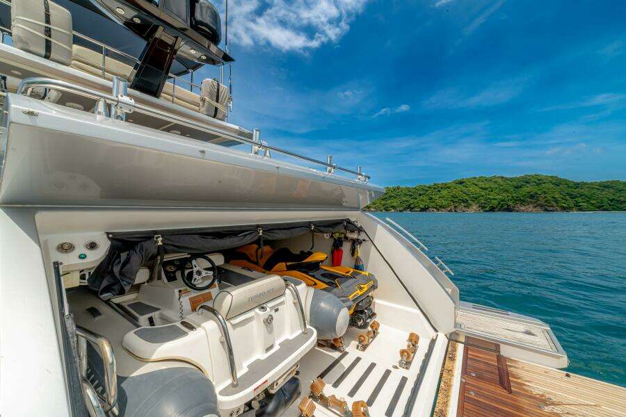 2017 Azimut 77 "Carpe Diem"