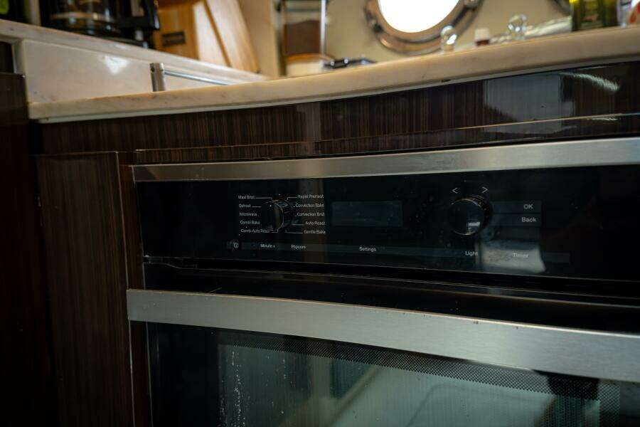 2017 Azimut 77 "Carpe Diem"