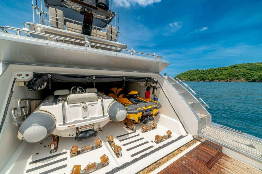 2017 Azimut 77 "Carpe Diem"