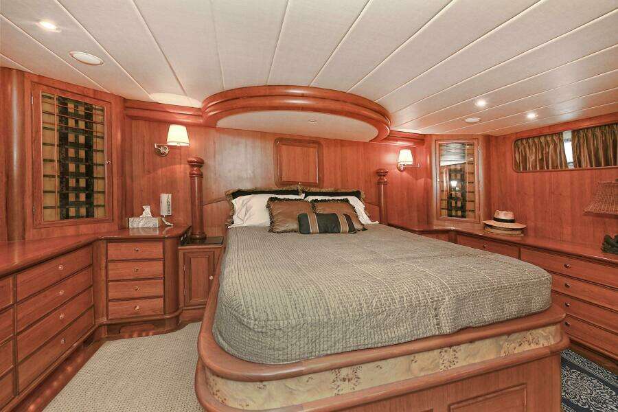 2002 Grand Alaskan Flushdeck