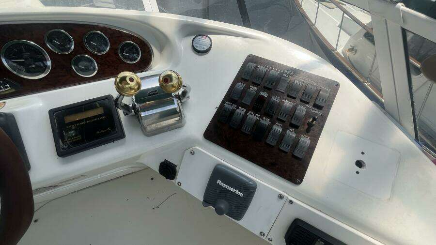 2000 Sea Ray 380 Aft Cabin