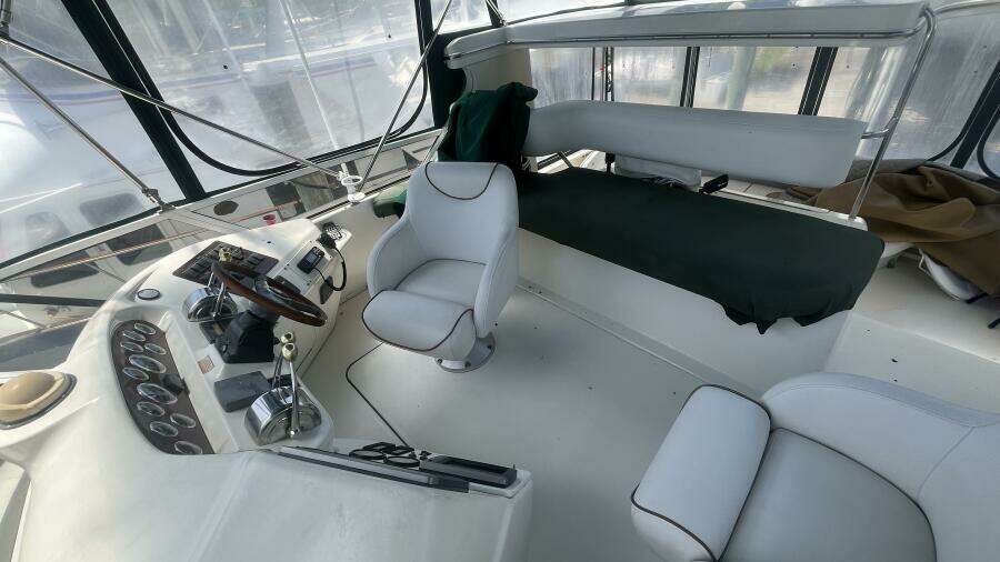 2000 Sea Ray 380 Aft Cabin