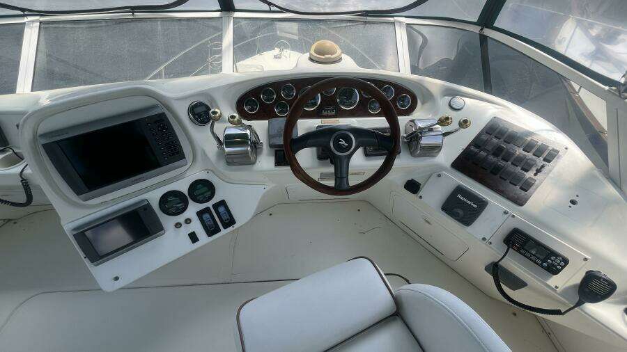 2000 Sea Ray 380 Aft Cabin