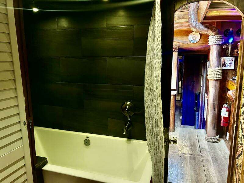 1977 Custom 80 Brigantine