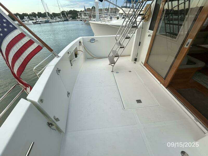 45' Ocean Alexander aftdeck port
