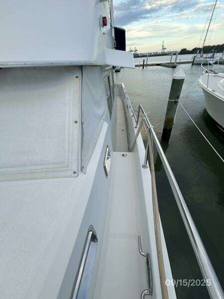 45' Ocean Alexander port side deck1