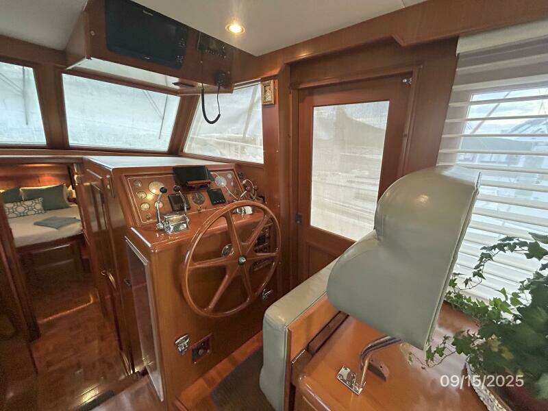 45' Ocean Alexander lower helm1