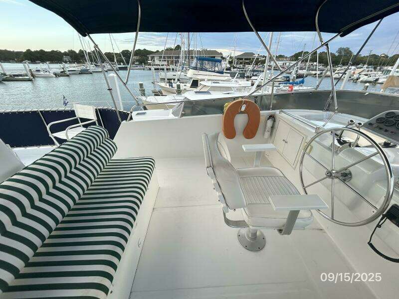 45' Ocean Alexander flybridge port